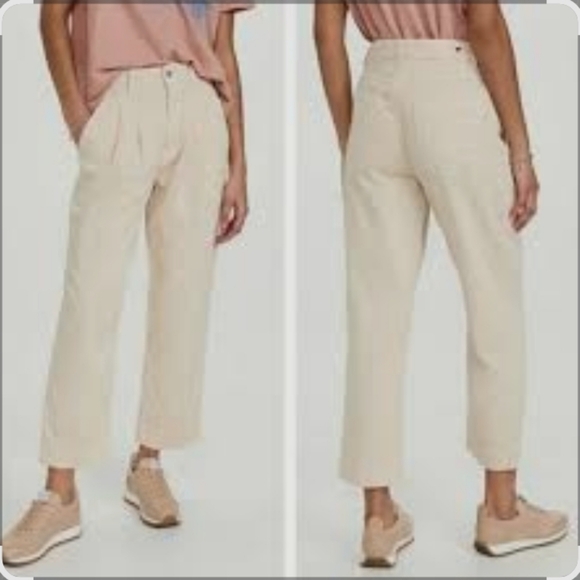 Sundry Pants - SUNDRY [REVOLVE] High Waisted Pleated Seashell Cream Pants | 28